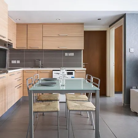 Modern Bright 1br Apartament