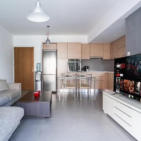 Modern Bright 1br Apartament